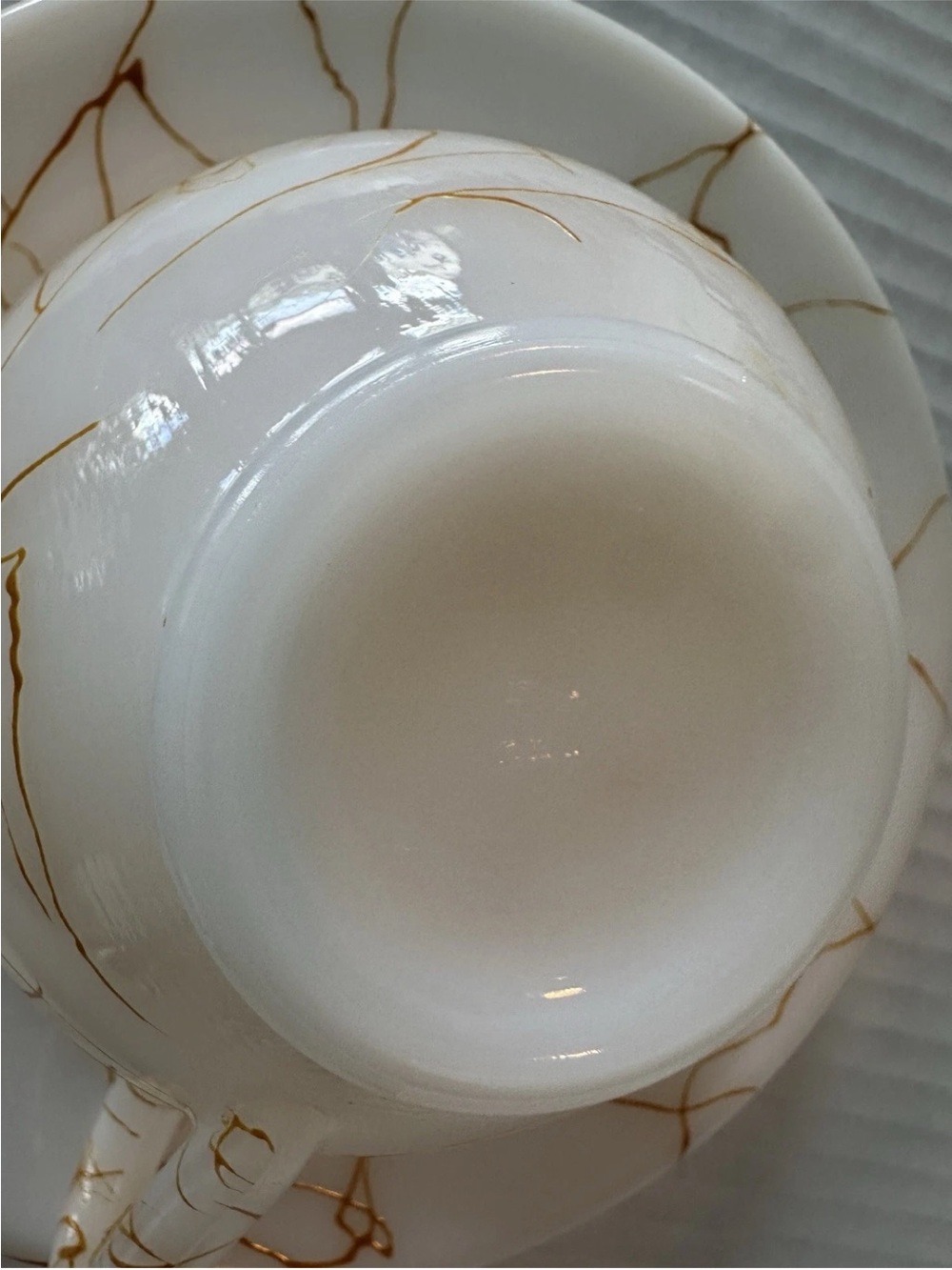 Hazel Atlas White Glass Butterscotch Drizzle String Cup (5) & (5) Saucers - Picture 3 of 9